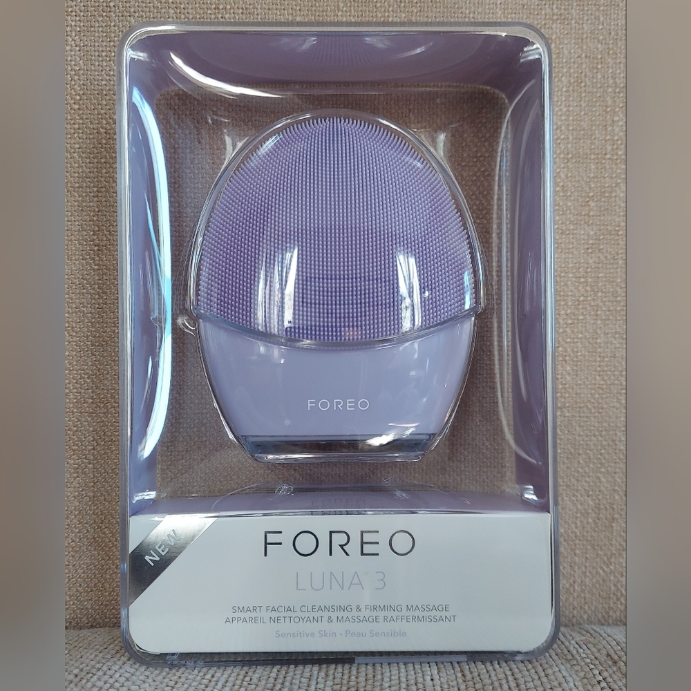 FOREO LUNA™ 3 SENSITIVE SKIN Facial Cleansing Massage Device - NEW/SEALED